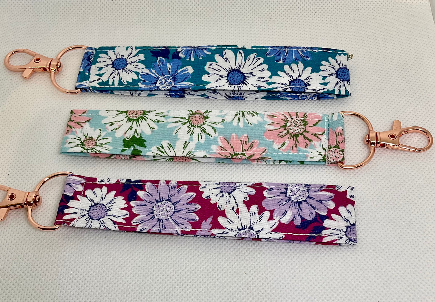 Daisy Wristlets With A Rose Gold Lobster Hardware