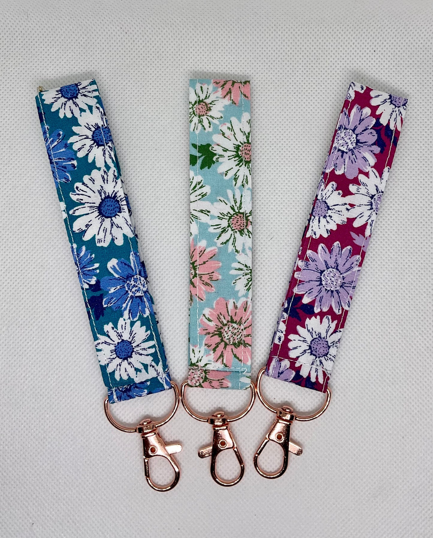 Daisy Wristlets With A Rose Gold Lobster Hardware