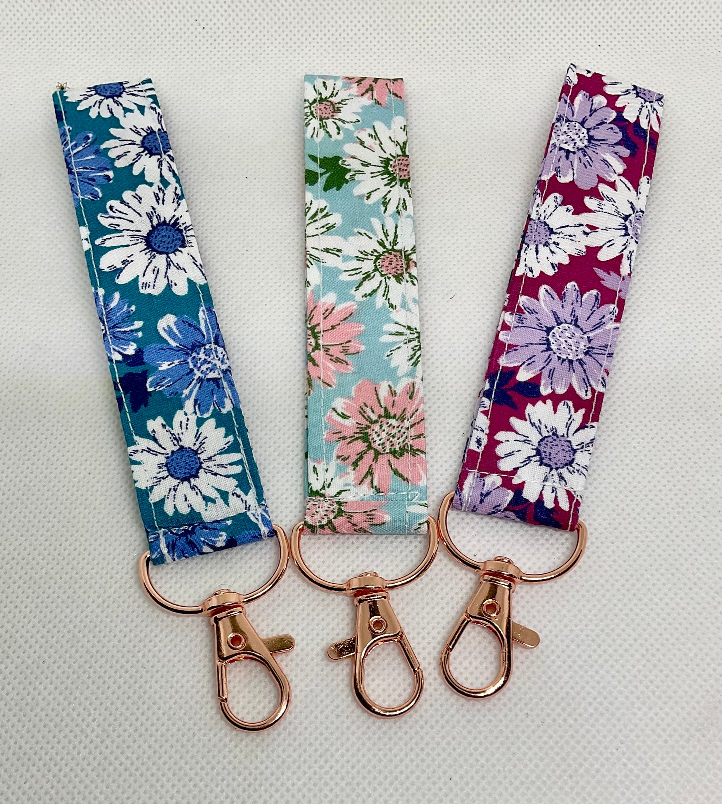 Daisy Wristlets With A Rose Gold Lobster Hardware