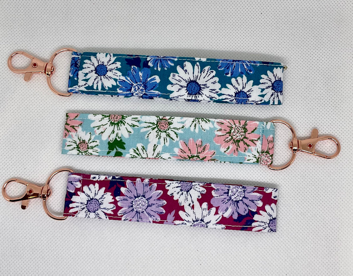Daisy Wristlets With A Rose Gold Lobster Hardware